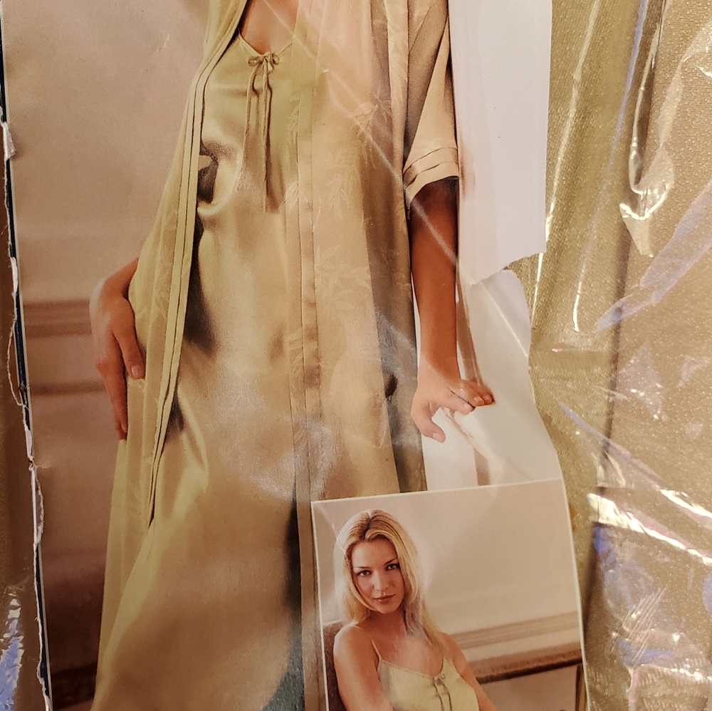 New, rich Gold color Robe and Chemise, XL Petra Fashions jacquard print